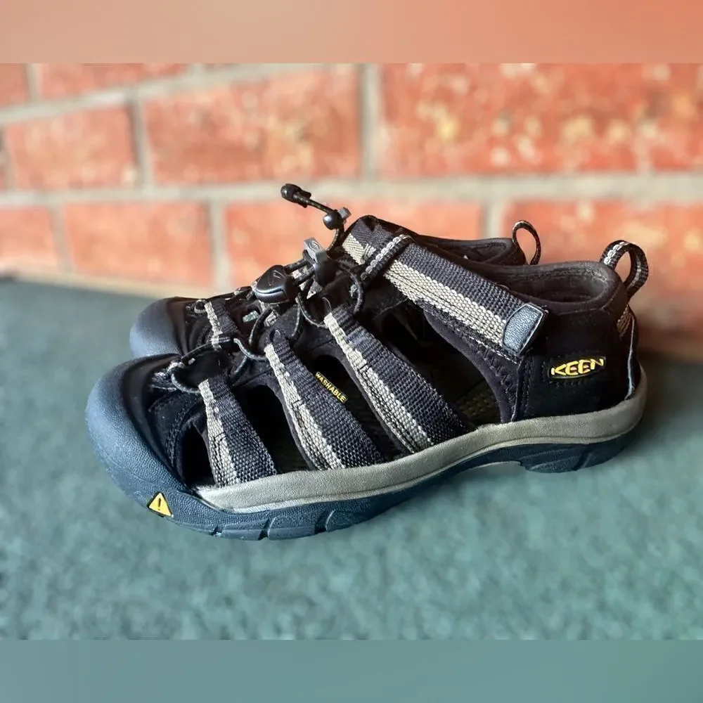 Keen H2 Newport Hard Toe Washable Sandals Size 4 Big Kids